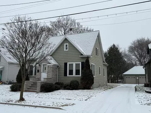 124 E Dall St, Shawano, WI 54166