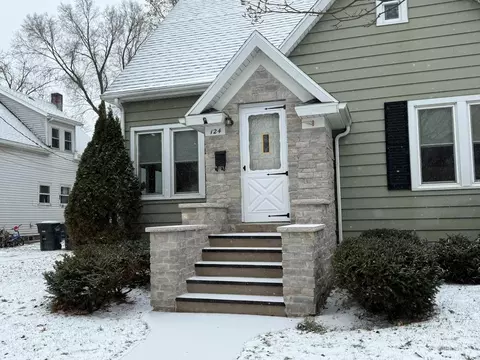 124 E Dall St, Shawano, WI 54166 photo 2