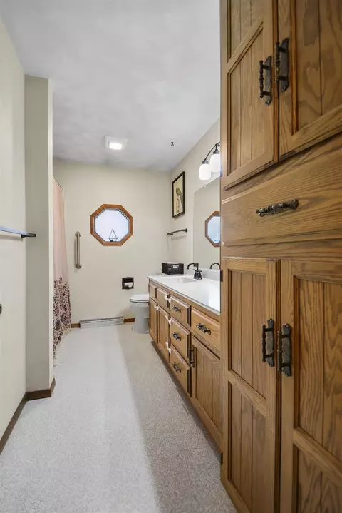 Bath - 4710 W Sunflower Rd, Appleton, WI 54914 photo 3 of 5