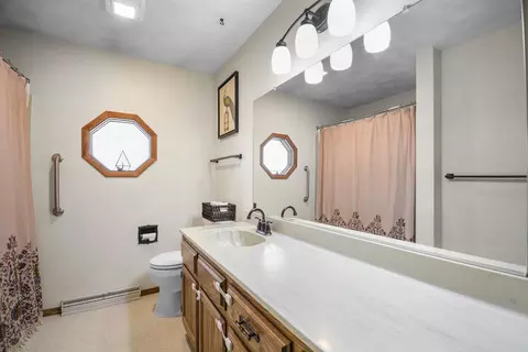 Bath - 4710 W Sunflower Rd, Appleton, WI 54914 photo 4 of 5