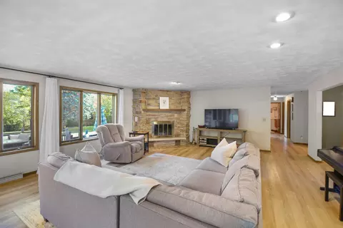 Living - 4710 W Sunflower Rd, Appleton, WI 54914 photo 2 of 5