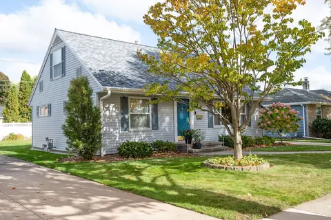 Exterior - 1106 E Byrd St, Appleton, WI 54911 photo 5 of 6