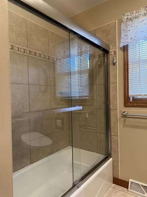 Bath - 1106 E Byrd St, Appleton, WI 54911 photo 2 of 4