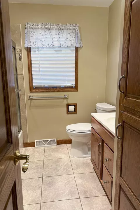 Bath - 1106 E Byrd St, Appleton, WI 54911 photo 1 of 4