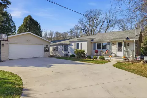 2927 Shorewood Dr, Oshkosh, WI 54901