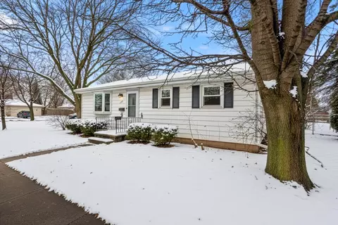 Exterior - 2109 E College Ave, Appleton, WI 54915 photo 6 of 7