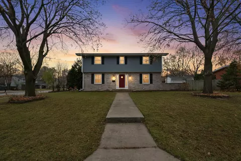 436 E Briar Ln, Green Bay, WI 54301