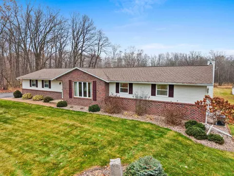 1420 Geneva Rd, De Pere, WI 54115