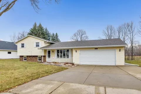 2527 Garden Park Ter, Green Bay, WI 54311