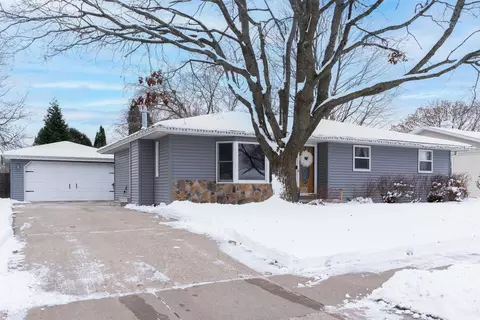 415 Orchard Ln, Little Chute, WI 54140