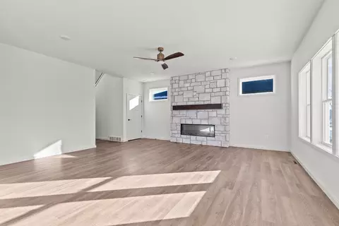 Living - 3621 E Gladiolus Pl, Appleton, WI 54913 photo 2 of 2