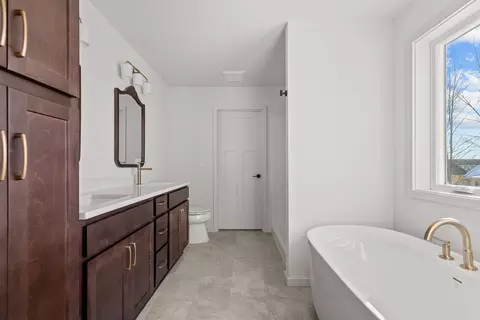 Bath - 3621 E Gladiolus Pl, Appleton, WI 54913 photo 3 of 5
