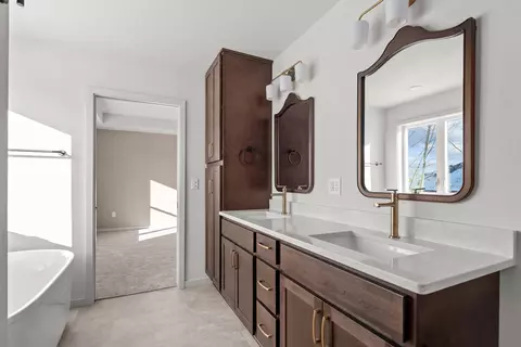 Bath - 3621 E Gladiolus Pl, Appleton, WI 54913 photo 2 of 5