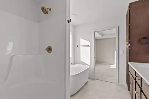 Bath - 3621 E Gladiolus Pl, Appleton, WI 54913 photo 4 of 5