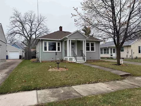 1533 Jefferson St, Oshkosh, WI 54901