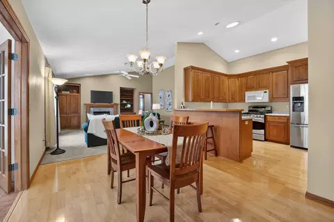 Dining - 4307 N Marshall Heights Ave, Appleton, WI 54913 photo 2 of 3