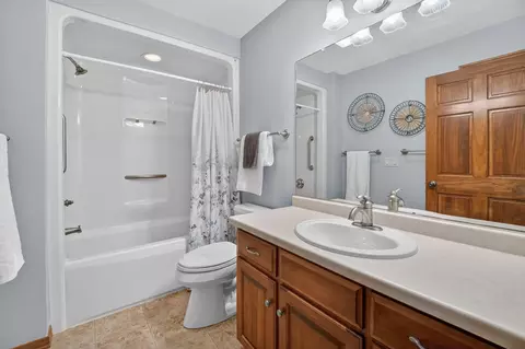 Bath - 4307 N Marshall Heights Ave, Appleton, WI 54913 photo 4 of 4