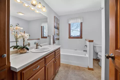 Bath - 4307 N Marshall Heights Ave, Appleton, WI 54913 photo 1 of 4