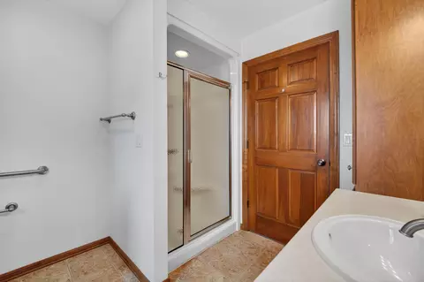 Bath - 4307 N Marshall Heights Ave, Appleton, WI 54913 photo 2 of 4