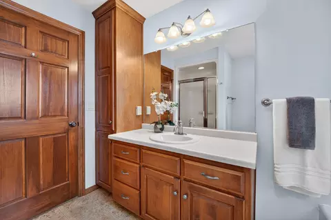 Bath - 4307 N Marshall Heights Ave, Appleton, WI 54913 photo 3 of 4