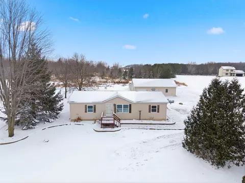 w5244 County Road S, Black Creek, WI 54106