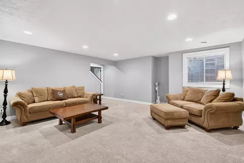 Living - 4620 N Lightning Dr, Appleton, WI 54913 photo 4 of 4