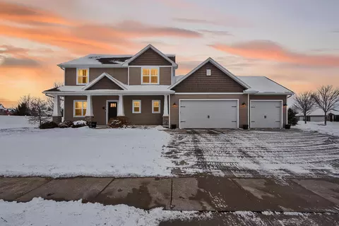 Exterior - 4620 N Lightning Dr, Appleton, WI 54913 photo 10 of 11