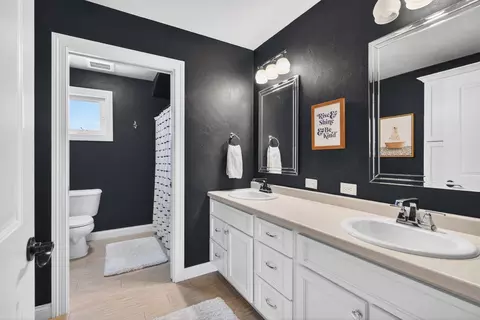Bath - 4620 N Lightning Dr, Appleton, WI 54913 photo 6 of 7