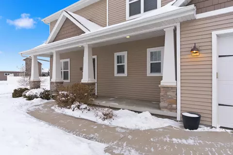 Exterior - 4620 N Lightning Dr, Appleton, WI 54913 photo 4 of 11