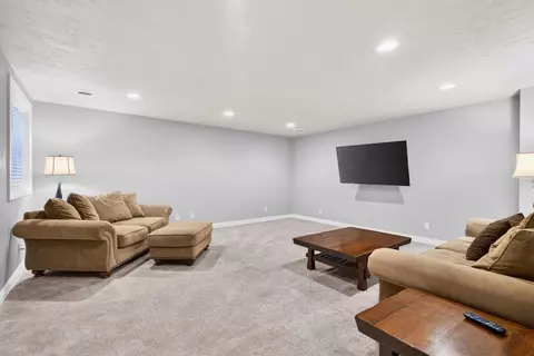 Living - 4620 N Lightning Dr, Appleton, WI 54913 photo 3 of 4