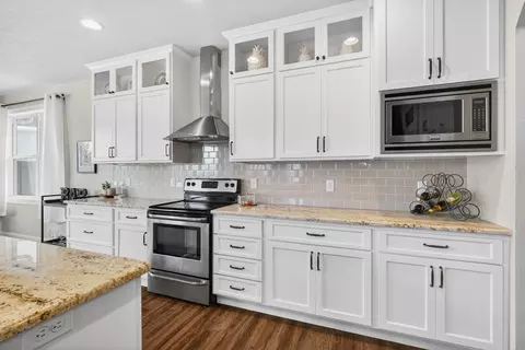 Kitchen - 4620 N Lightning Dr, Appleton, WI 54913 photo 4 of 6