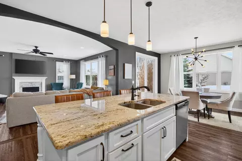 Kitchen - 4620 N Lightning Dr, Appleton, WI 54913 photo 5 of 6