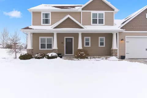 Exterior - 4620 N Lightning Dr, Appleton, WI 54913 photo 5 of 11