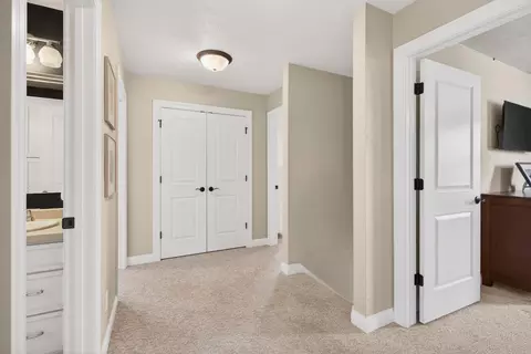 Entry Way - 4620 N Lightning Dr, Appleton, WI 54913 photo 4 of 5