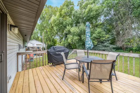 Exterior - 2117 Cloudview Ct, Appleton, WI 54914 photo 2 of 6