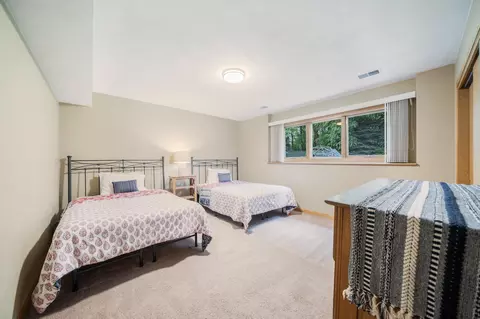 Bedroom - 2117 Cloudview Ct, Appleton, WI 54914 photo 4 of 10