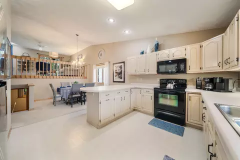 Kitchen - 2117 Cloudview Ct, Appleton, WI 54914 photo 1 of 7