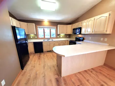 Kitchen - 2117 Cloudview Ct, Appleton, WI 54914 photo 7 of 7