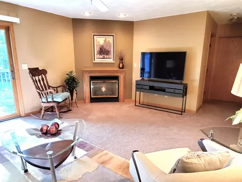 Living - 2117 Cloudview Ct, Appleton, WI 54914 photo 7 of 7