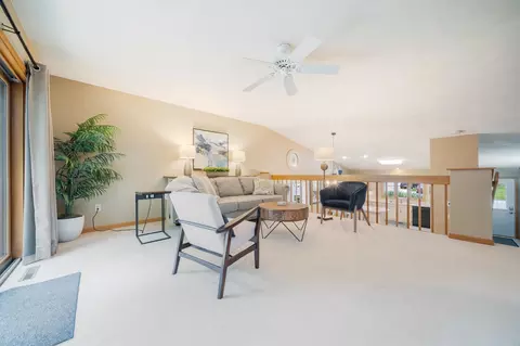 Living - 2117 Cloudview Ct, Appleton, WI 54914 photo 4 of 7