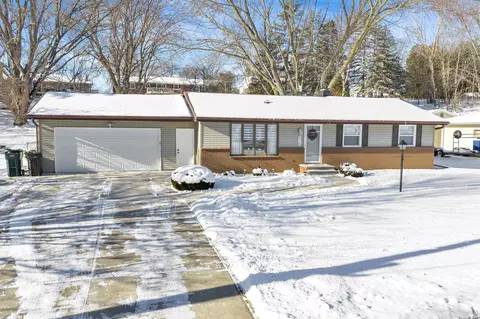 815 Hillcrest Hts, Green Bay, WI 54313