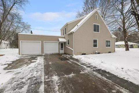 Exterior - 620 N Douglas St, Appleton, WI 54914 photo 2 of 3