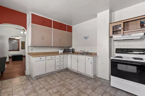 Kitchen - 1897 E Newberry St, Appleton, WI 54915 photo 2 of 3