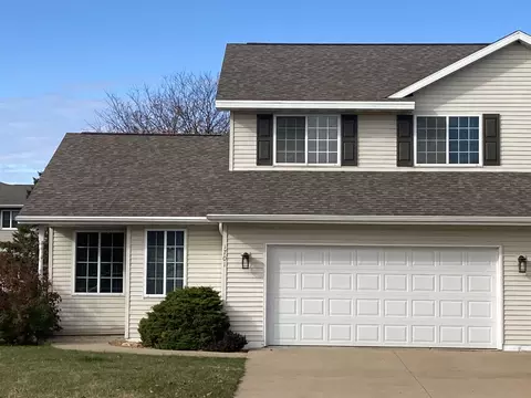 1701 Meadowview Ln, Little Chute, WI 54140