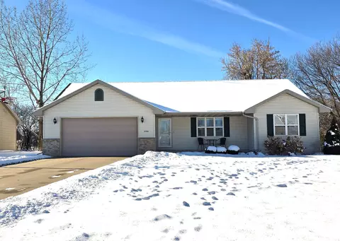 2356 Deer Prairie Dr, Neenah, WI 54956
