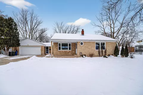 1120 S 6th St, De Pere, WI 54115