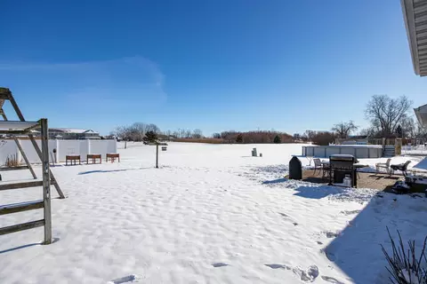 Exterior - 3200 S Huckleberry Ln, Appleton, WI 54915 photo 4 of 7