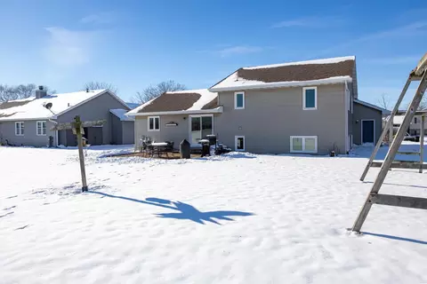 Exterior - 3200 S Huckleberry Ln, Appleton, WI 54915 photo 3 of 7