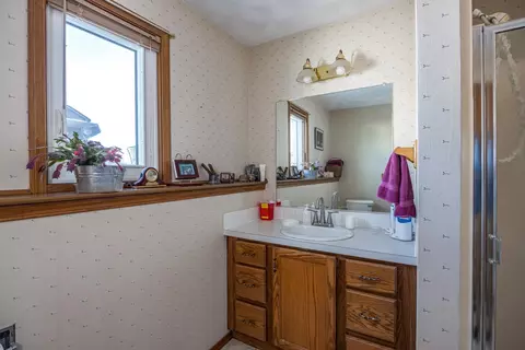 Bath - 3200 S Huckleberry Ln, Appleton, WI 54915 photo 2 of 3