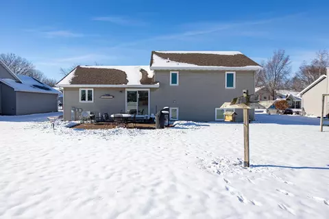 Exterior - 3200 S Huckleberry Ln, Appleton, WI 54915 photo 2 of 7